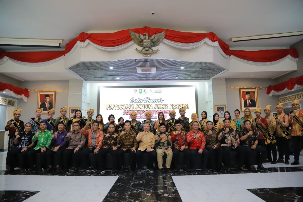 Peserta PPAP dari 35 provinsi makan malam bersama Gubernur Riau Syamsuar (foto/ist)