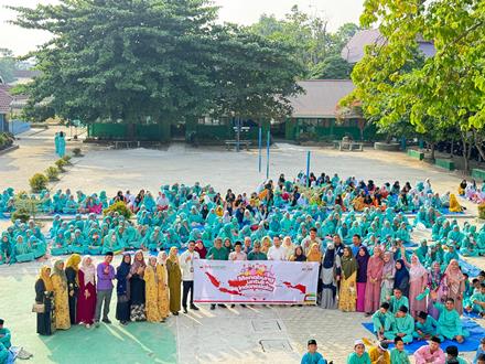 BRK Syariah sambangi SMPN 1 Pangkalan Kerinci.(foto: sri/halloriau.com)