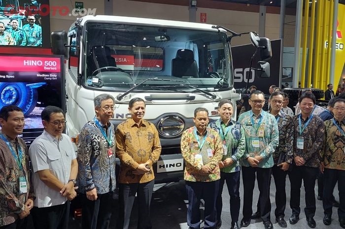 Seremomial peresmian fasilitas Unit Pelaksana Uji Berkala Kendaraan Bermotor swasta milik Hino.