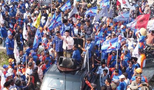 Agung Nugroho-Markarius Anwar mendaftar ke KPU Pekanbaru.(foto: int)