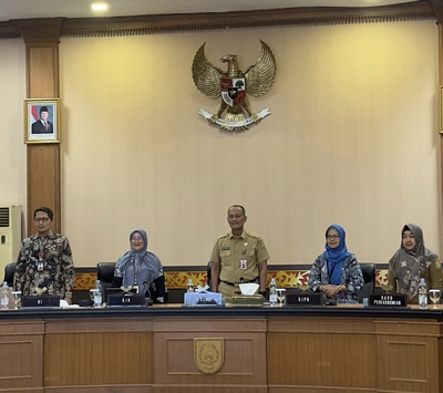 OJK Riau dan TPKAD Riau sepakat untuk memfokuskan program kerja pada peningkatan literasi dan inklusi keuangan masyarakat. (Foto: OJK Riau)