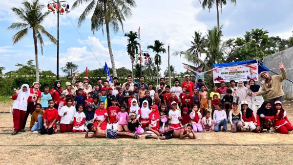 KKN Umri 2025 ciptakan keceriaan 17 Agustusan di tengah masyarakat Bambu Kuning (foto/Yuni)
