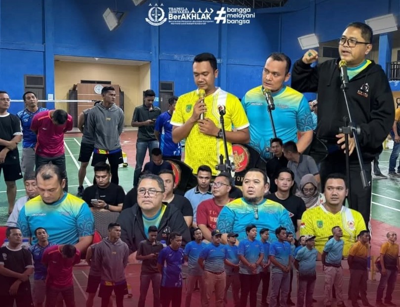 Diikuti 42 peserta, Kejuaraan Badminton Kajari Cup II Rohil berlangsung meriah dan sukses (foto/afrizal)