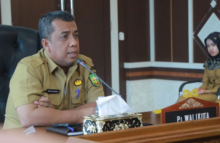 Pj Wako Pekanbaru, Roni Rakhmat sebut honorer lama masih tetap bekerja (foto/int)