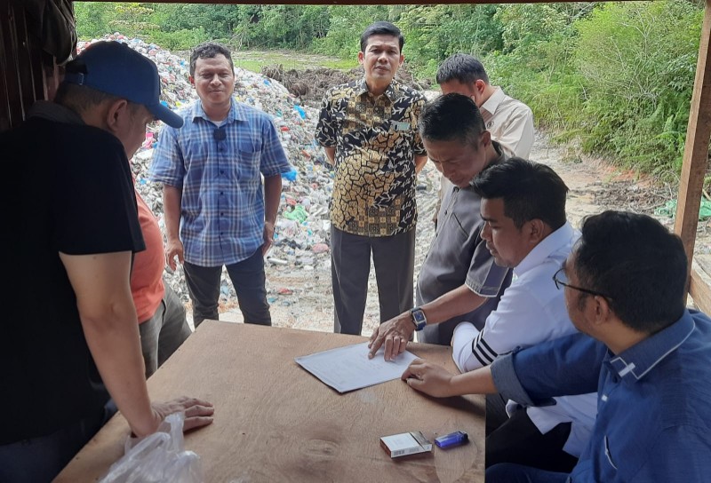 Komisi IV DPRD Pekanbaru sidak transdepo sampah milik PT EPP (foto/Mimi)