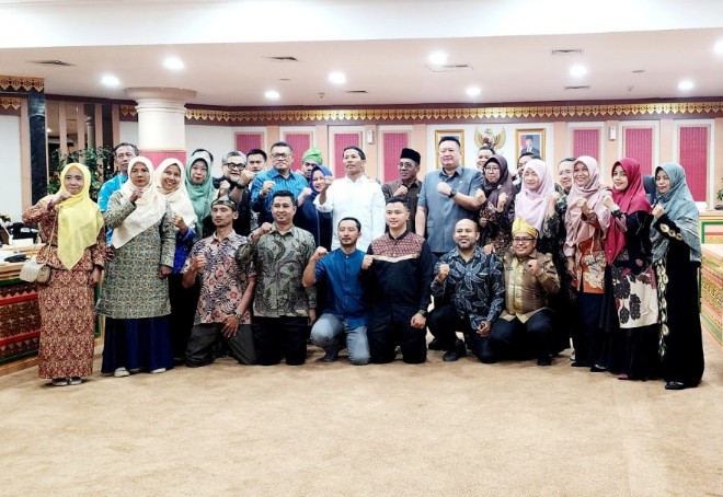 ASN PPPK Guru Riau formasi 2021 dan 2023 berharap relokasi tempat tugas ke DPRD Riau (foto/ist)