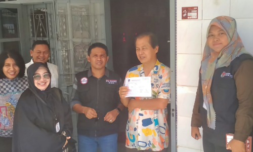 Pantarlih melakukan pencocokan dan penelitian data pemilih untuk Pemilu 2024, dengan cara mendatangi rumah-rumah warga.(foto: bambang/halloriau.com)