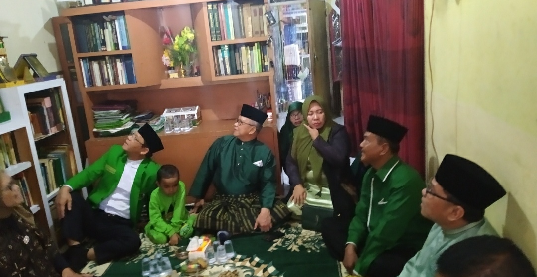 Ketum PPP M. Mardiono sowan ke rumah kader senior PPP Riau. 