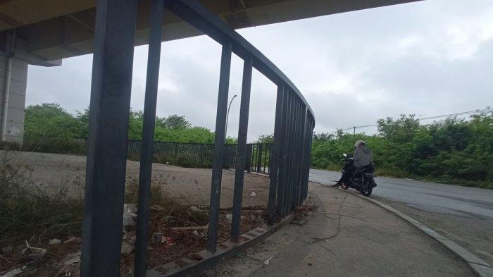 Ilustrasi besi pagar di dekat Flyover Pekanbaru hilang dicuri (foto/tribunpku)