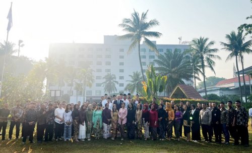 ARYADUTA Pekanbaru rayakan HUT ke-81 RI dengan kebaya dan batik.(foto: meri/halloriau.com)