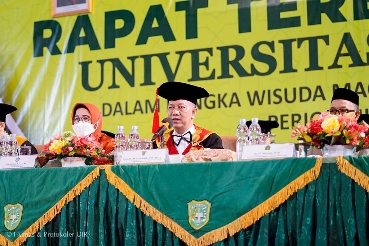 Rektor Universitas Islam Riau Prof.Dr.H. Syafrinaldi, S.H.,M.C.L dalam sambutannya sekaligus membuka Rapat Senat Terbuka