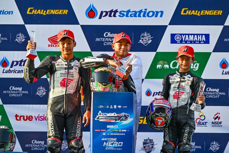 pebalap binaan PT Astra Honda Motor (AHM), Decksa Almer Alfarezel sukses mencetak double podium (foto/ist)