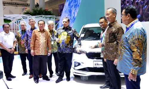 Sambangi Booth Suzuki di GIIAS 2023, Menko Perekonomian Intip Keunggulan New XL7