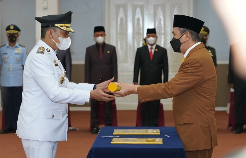 Pj Walikota Pekabaru, Muflihun saat dilantik langsung oleh Gubernur Riau, Syamsuar (foto/ist)
