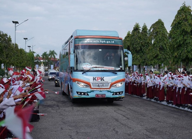 Roadshow Bus KPK di Pekanbaru