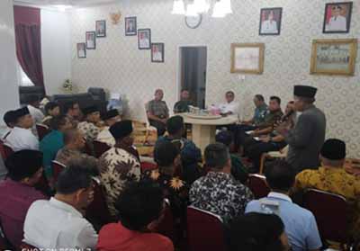 Bupati Rohil mengumpulkan Tokoh Agama menyikapi kasus penghinaan terhadap UAS oleh warga Kecamatan Sinaboi.