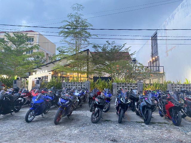 Konsumen All New R15 Connected Ungkap Kesan Tak Terlupakan, Ngabuburide Bareng Penggemar R Series
