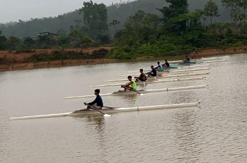 Atlet dayung latihan di venue Kebun Nopi Kuansing.(foto: ultra/halloriau.com)