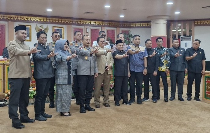 DPRD Provinsi Riau menggelar silahturahmi sekaligus diskusi bersama Polda Riau (foto/fitri)