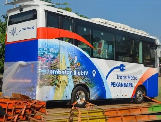 Bus listrik TMP.