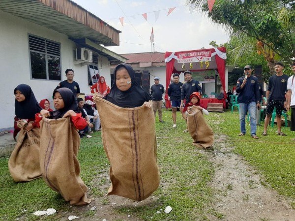 Warga RT 003/RW 01 Kelurahan Tangkerang Labuai gelar perlombaan meriahkan HUT Kemerdekaan RI (foto/Fjr)