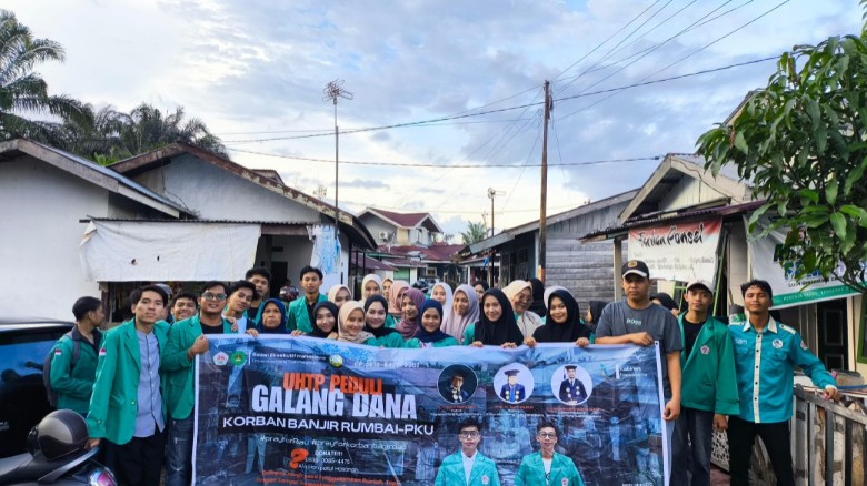 BEM Universitas Hangtuah Pekanbaru salurkan bantuan bagi korban terdampak banjir di Rumbai, Pekanbaru (foto/yuni)