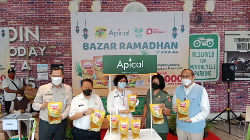 Apical Group menggelar bazaar Ramadan dengan menyediakan 27.000 liter minyak goreng harga terjangkau hari ini.
