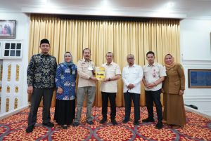 Gubri Syamsuar menerima Anugerah Keterbukaan Informasi Publik Tahun 2022, dengan meraih predikat kualifikasi informatif kategori pemerintah provinsi dengan nilai 96,02 dari KI Pusat.