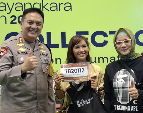 Kapolda Irjen Mohammad Iqbal saat mengecek pengambilan race pack.