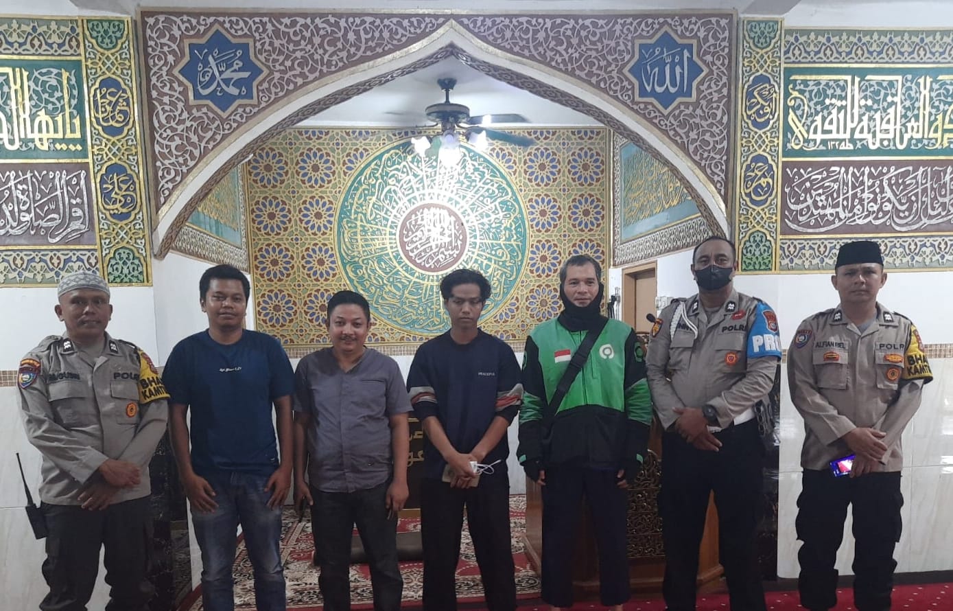 Polsek Sukajadi menurunkan para Bhabinkamtibmas di Masjid Dawatul Islam (foto/ist)