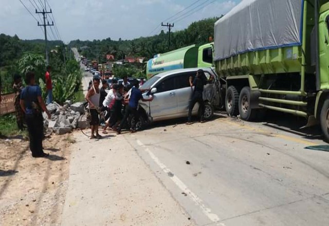 Kecelakaan beruntun di Jalan Lintas Timur Pelalawan.