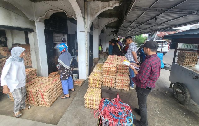 Hari pertama Ramadan 1446 H, Polres Inhil cek ketersediaan Bapokting, (foto/Ayendra)