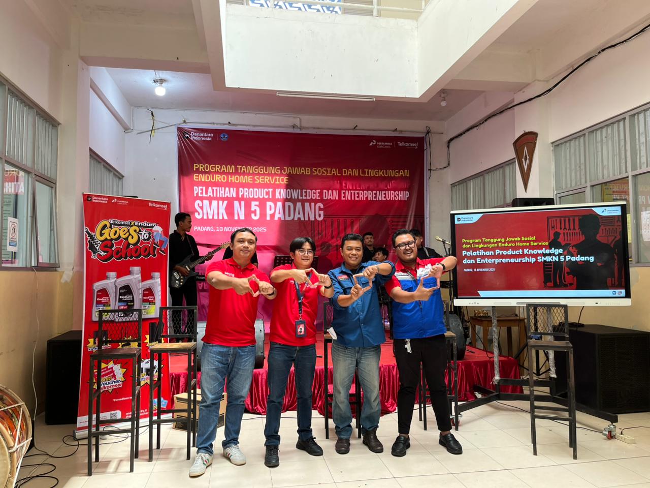 Kick-off Telkomsel x Enduro Goes to School perdana se-Sumatera di SMKN 5 Padang (foto/ist)