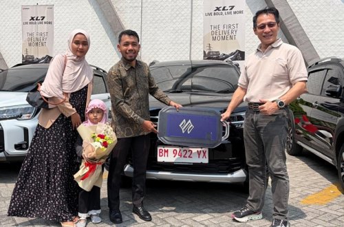 Suzuki XL7 terbaru resmi diserahkan ke konsumen Riau.
