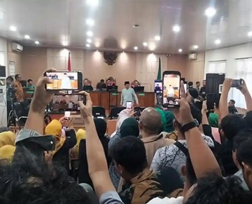 UAS saat masuk ruang sidang.