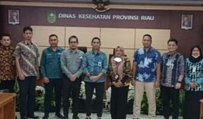 Foto bersama Tim Kemenkes dan Pemprov Riau
