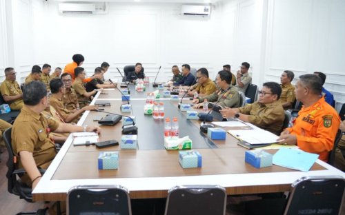 Plt Bupati Kuansing,  Muklisin saat rapat siaga karhutla.(foto: ultra/halloriau.com)