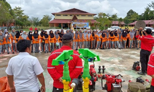 Kegiatan sosialisasi pencegahan karhutla dari PT AA kepada para siswa SMAN 2 Siak.(foto: istimewa)