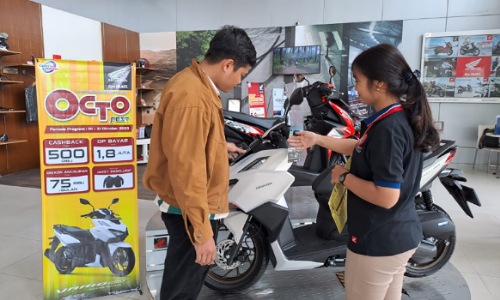 Konsumen Honda mengunjungi dealer CDN SO Kampar.(foto: istimewa)