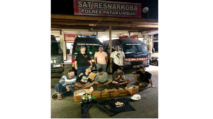 Satnarkoba Polres Payakumbuh menangkap dua pelaku pengiriman narkoba lewat jasa ekspedisi (foto/tribunnews)