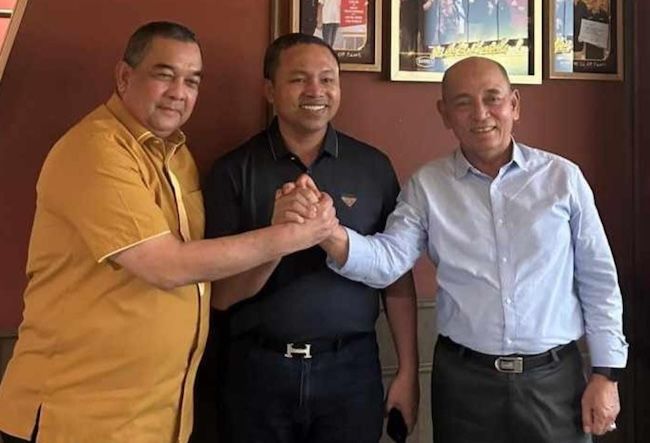 Abdul Wahid dan Edy Natar-Harris sepakat saling mendukung di Pilkada Riau 2024 (foto/int)