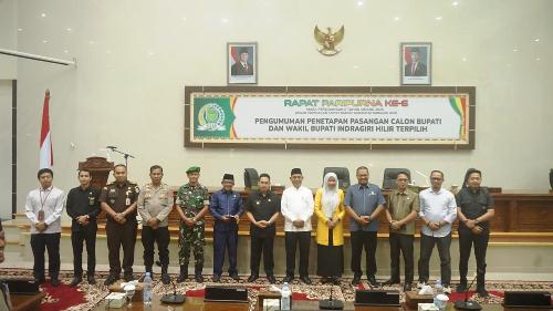 Berlangsung di ruang rapat paripurna DPRD Kabupaten Inhil pengunguman penetapan Bupati dan Wakil Bupati terpilih Inhil.(foto: ayendra/halloriau.com)