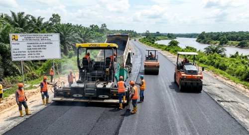 Pemerintah Pusat gelontorkan dana untuk perbaikan Jalan Nasional Siak-Buton.(ilustrasi/AI/halloriau.com)