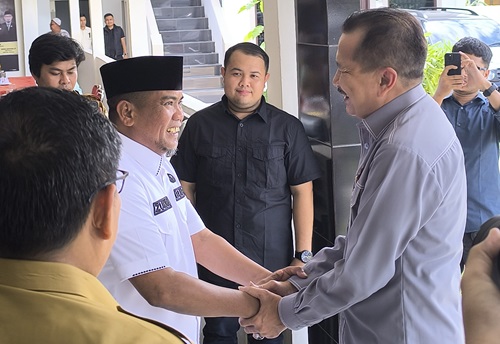 Bupati Pelalawan, Zukri sambut kedatangan Kakanwil Kemenkumham Riau, Nur Ichwan (foto/Andy)