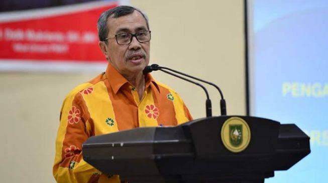Gubernur Riau, Syamsuar direkomendasikan DPP Golkar maju bacaleg DPR RI.(foto: int)
