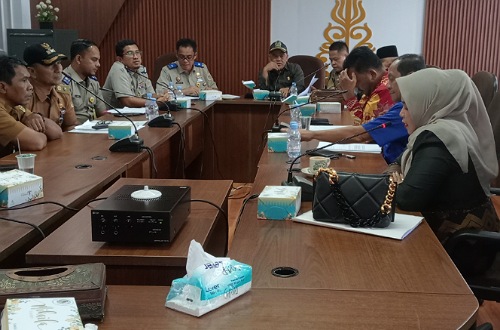Komisi I DPRD Pekanbaru hearing terkait mafia tanah di Rumbai.(foto: mimi/halloriau.com)