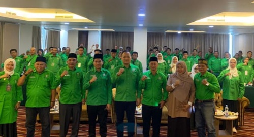 Ketua DPC PKB Kota Pekanbaru, Dr Taufik Arrakhman bersama 100 kader loyalis dalam pendidikan kader (foto/ist)
