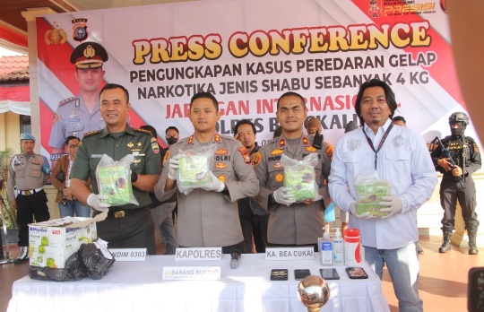 Kapolres AKBP Setyo Bimo Anggoro dalam keterangan pers di halaman Mapolres Bengkalis (foto/zul-halloriau)