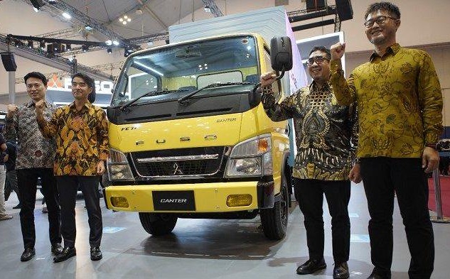 PT Krama Yudha Tiga Berlian Motors (KTB), memamerkan produk ramah lingkungan berstandar Euro 4 di Gaikindo Indonesia International Auto Show (GIIAS) 2022 atau GIIAS 2022.  