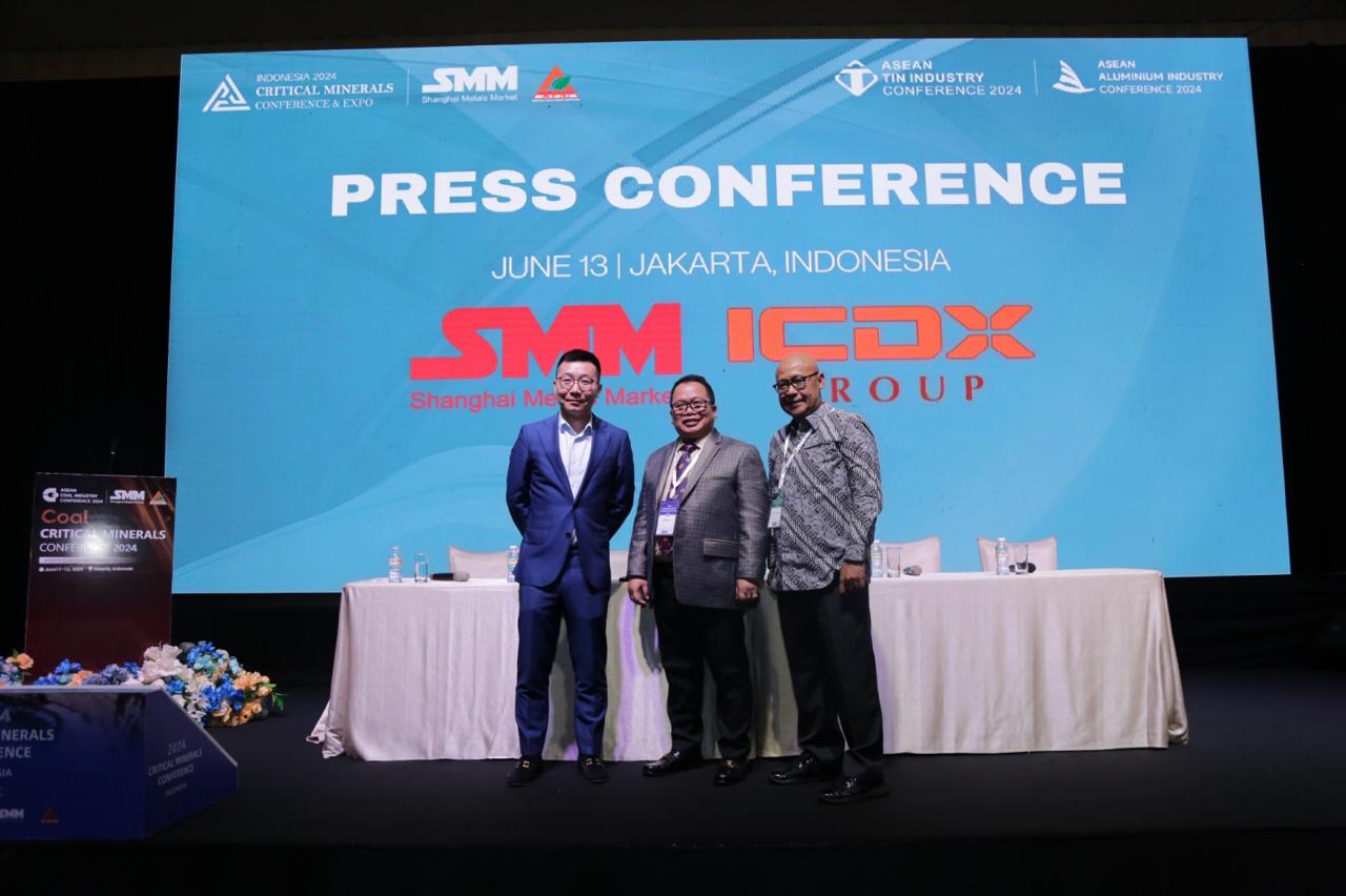 Direktur Utama ICDX, Nursalam dan Senior Vice President SMM, Logan Lu dalam kegiatan Asean Tin Industry Conference 2024 di Jakarta.(foto: istimewa)